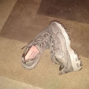 Skecher's tennis shoes